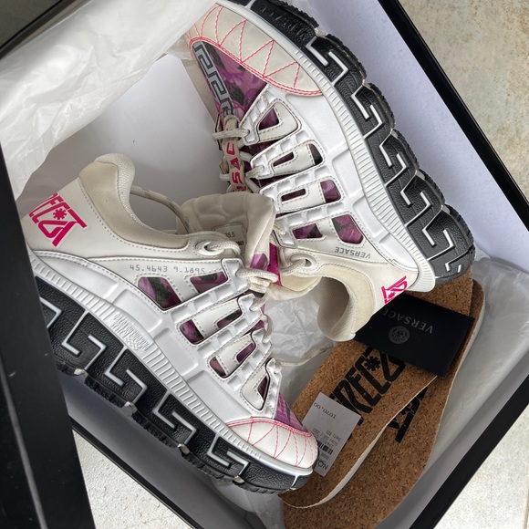 Varsace gorgeous shoes - Picture 2 of 7